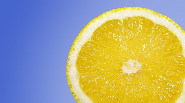 plátek citronu